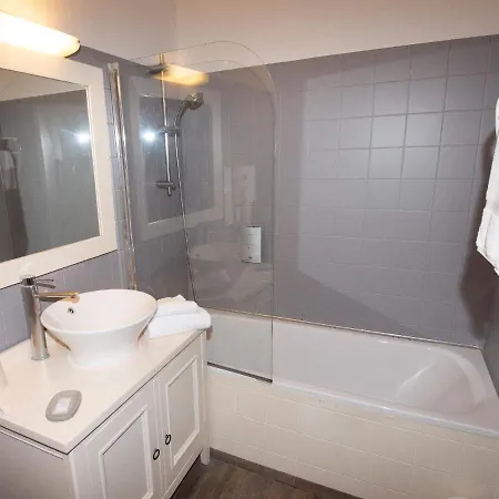 Cit'hotel Les Eleis מלון
