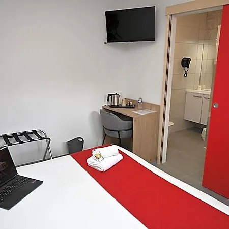 Cit'hotel Les Eleis Otel Saint-Martin-de-Fraigneau