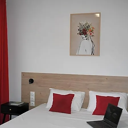 Cit'hotel Les Eleis Otel 3*