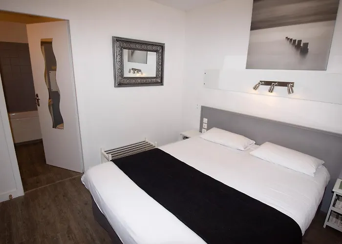 Cit'hotel Les Eleis 3* 圣马丁德弗莱